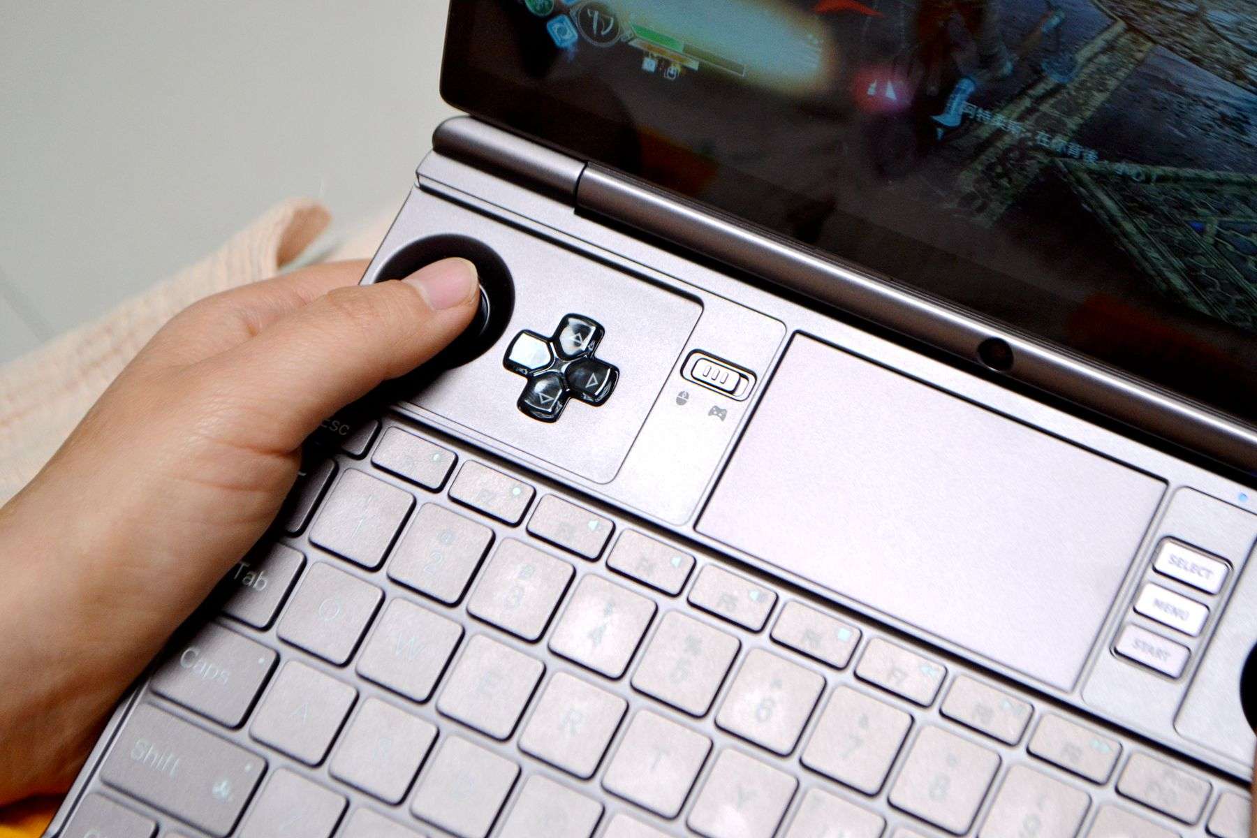 没有独显也能玩3A大作！AMD6800u加持的GPDWINMax2掌机到底有多强