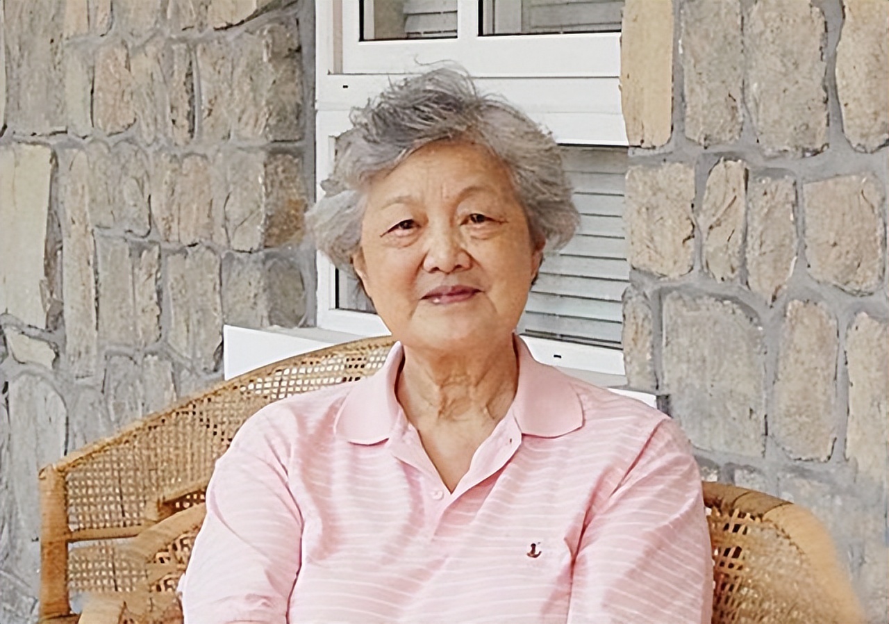 83年乔冠华逝世葬礼安排起争议，章含之提出三个要求，中央：同意