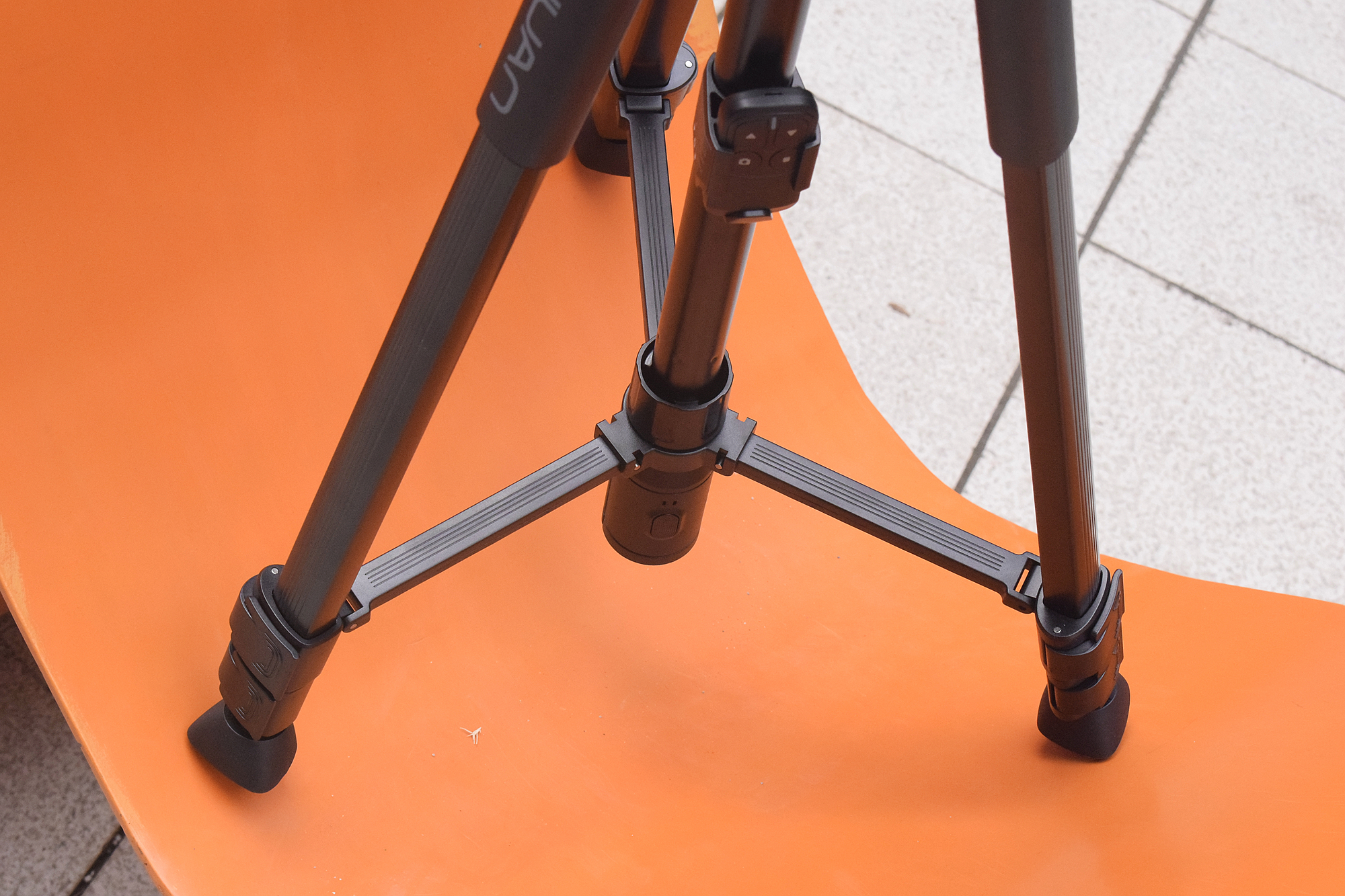 激发创作欲，省力更稳固！奥川MasterM20无线遥控电动三脚架体验