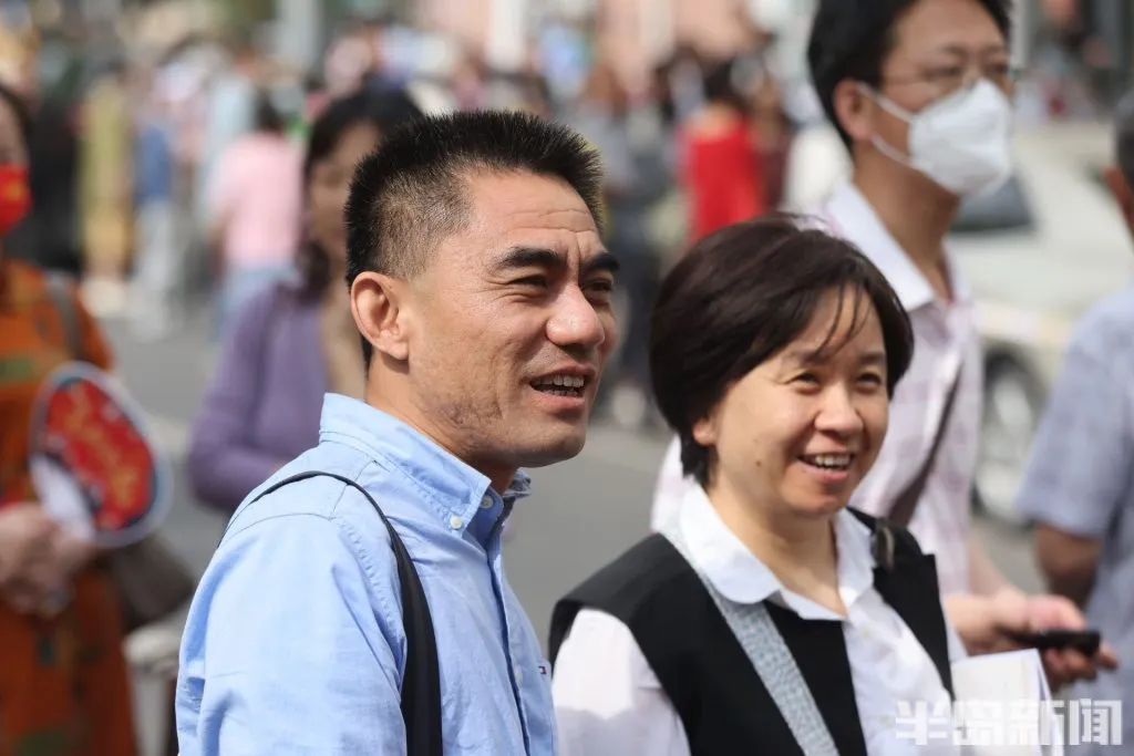 刚刚，青岛5万多勇士霸气走进战场！少年，此去何求？夺盛名、拔头筹、争魁首、独占鳌头！