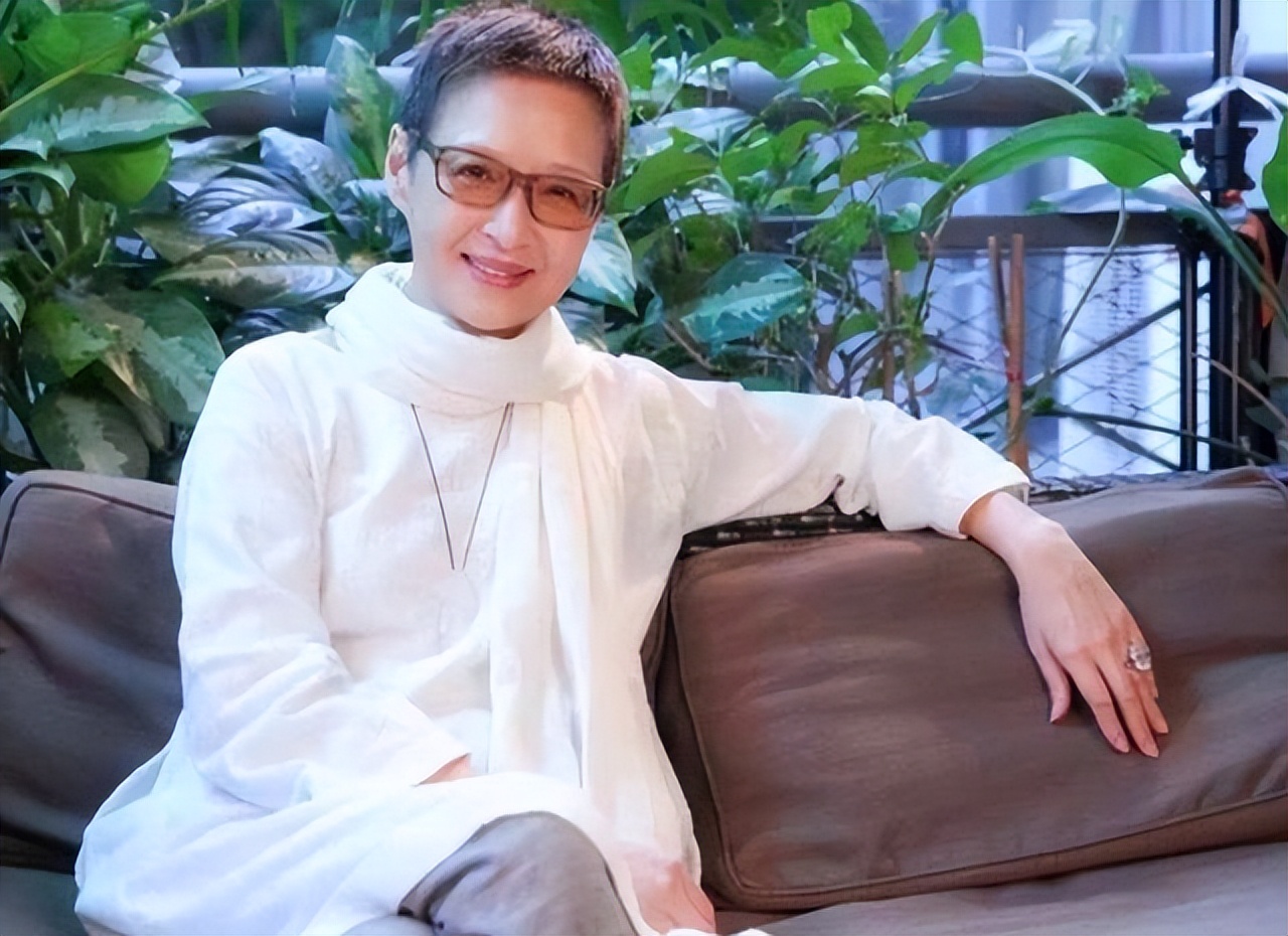 胡因梦为什么剪短发,胡因梦多少岁剪短发