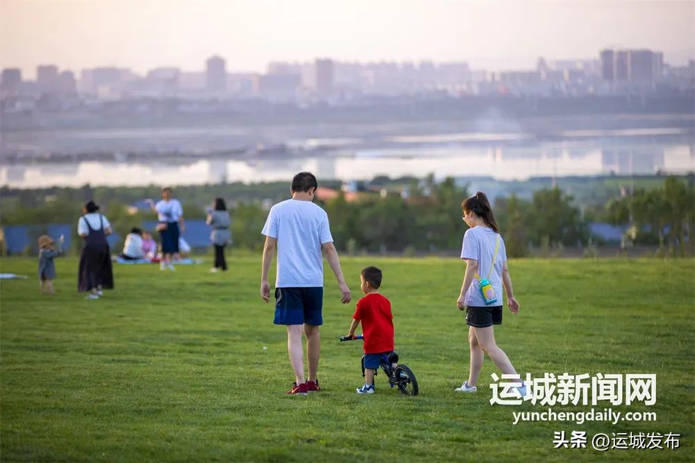 春风春雨春潮涌,春日春风春潮涌