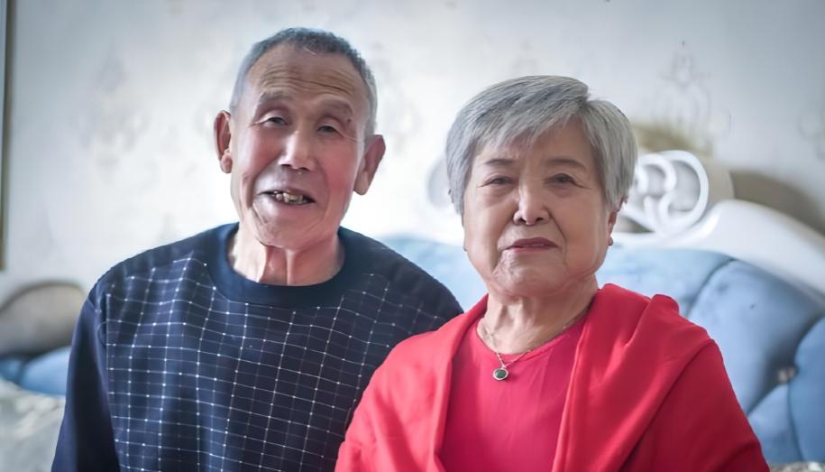 大学生毕业后摆烂啃老现状,00后为什么摆烂啃老的现象严重