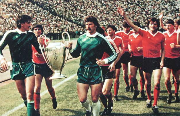 从古至今足球最好阵容,近十年欧洲足球最佳阵容