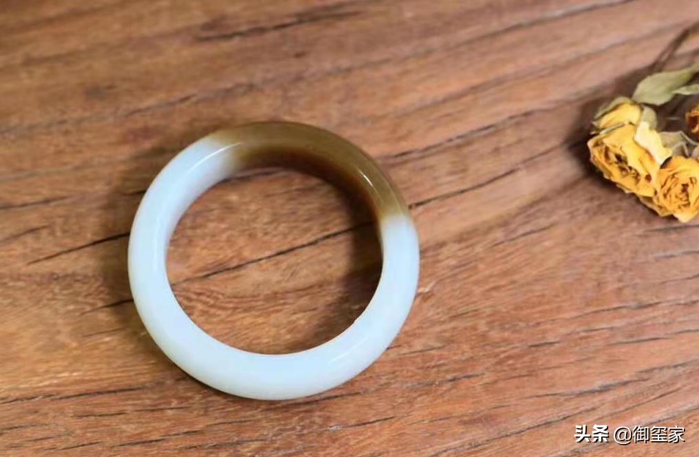 和田玉老玉值得收藏吗,什么样的玉才是真正的和田玉