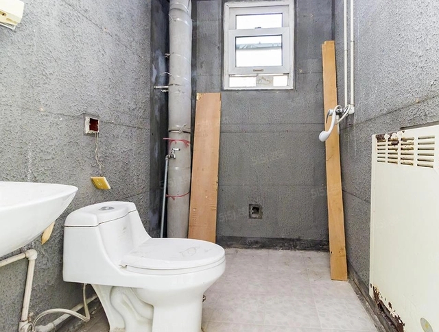 老人不住西北厕所不盖东南,老不住东少不住西有这说法吗