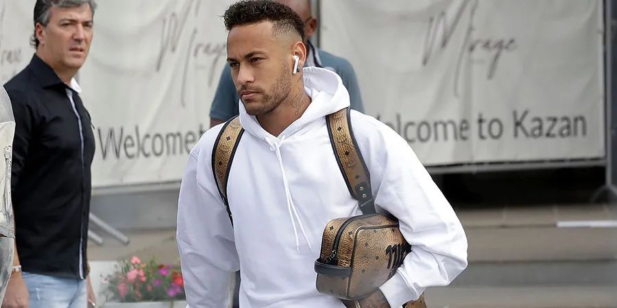 苹果当靠山，却沦为地摊货！身价200亿的顶流，还能翻身吗？