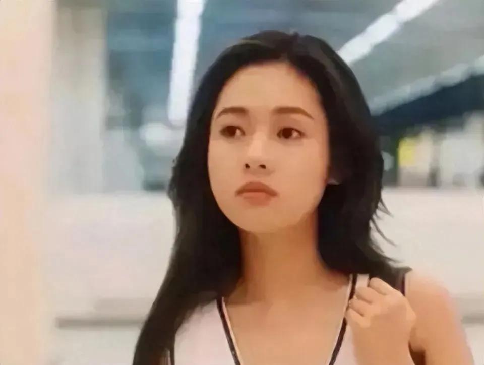 人间水蜜桃景甜老照片,人间水蜜桃李丽珍穿搭