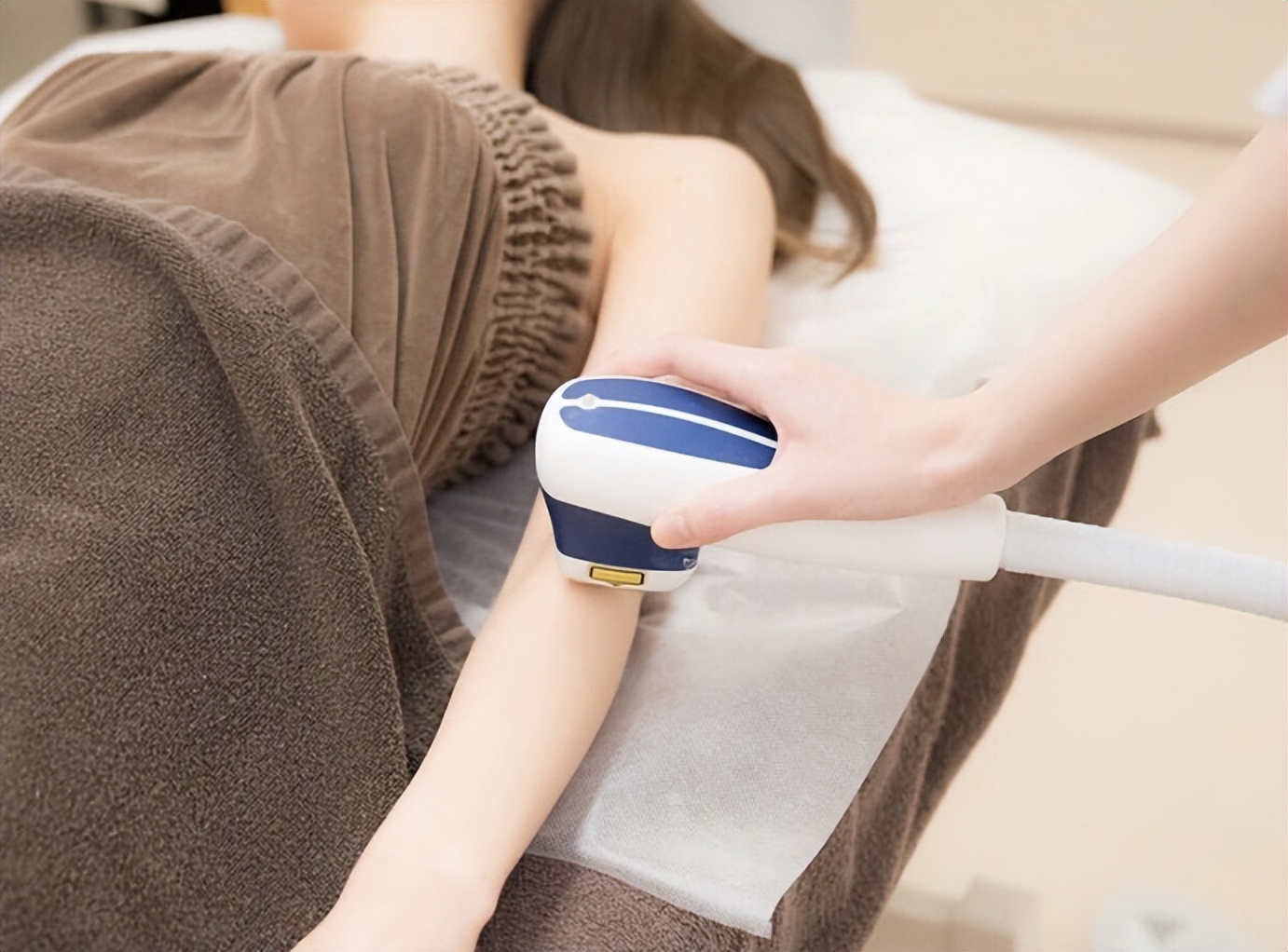 洗澡时毛发掉怎么回事,洗澡的时候老是掉头发怎么办