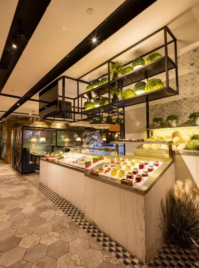 中国餐饮百强榜上的通籍少帅-香港品尚集团董事长胡忠