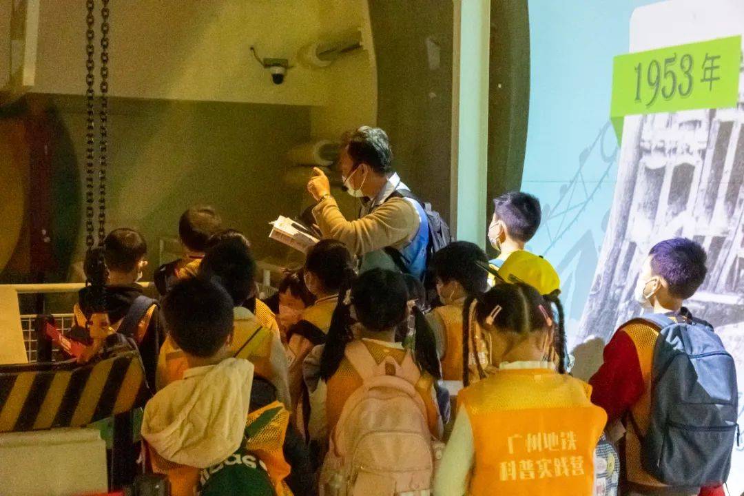 地铁博物馆有轨电车,地铁博物馆出来坐有轨电车