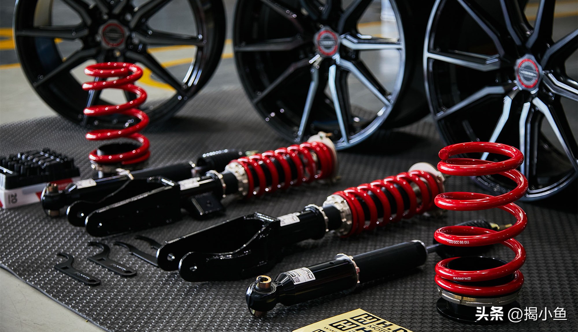 特斯拉model3焕新版底盘塑料管,特斯拉model320寸锻造轮毂