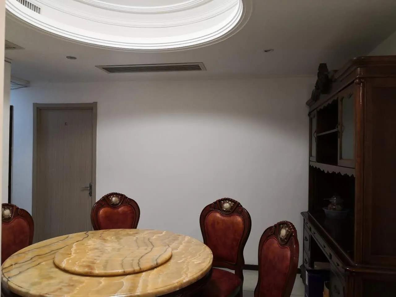 出租观音桥次卧800主卧1100无中介费，看房电话19112165949（V）