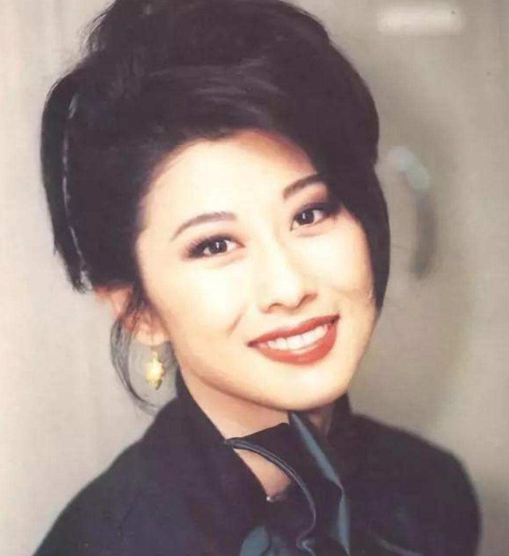 梅艳芳和叶倩文谁的气场大,叶倩文60岁仍唱功惊人