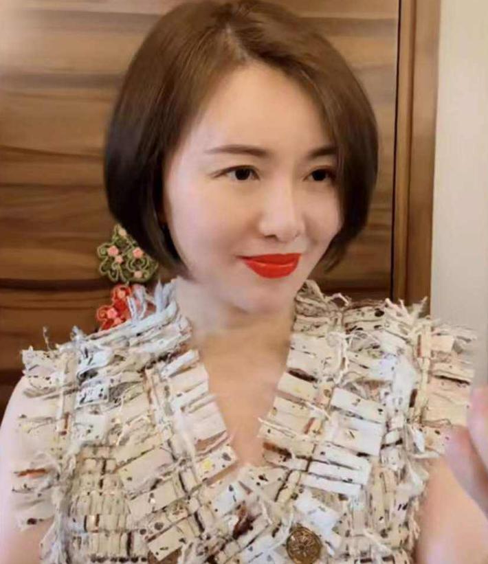 四川女人嫁香港一家四口,四川女孩嫁给香港的电影