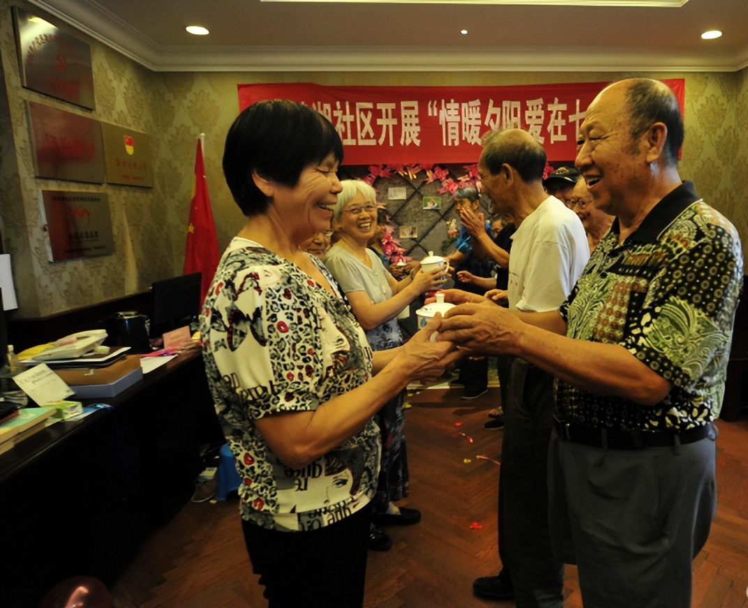 积极参与社区文明创建,积极建立美好社区