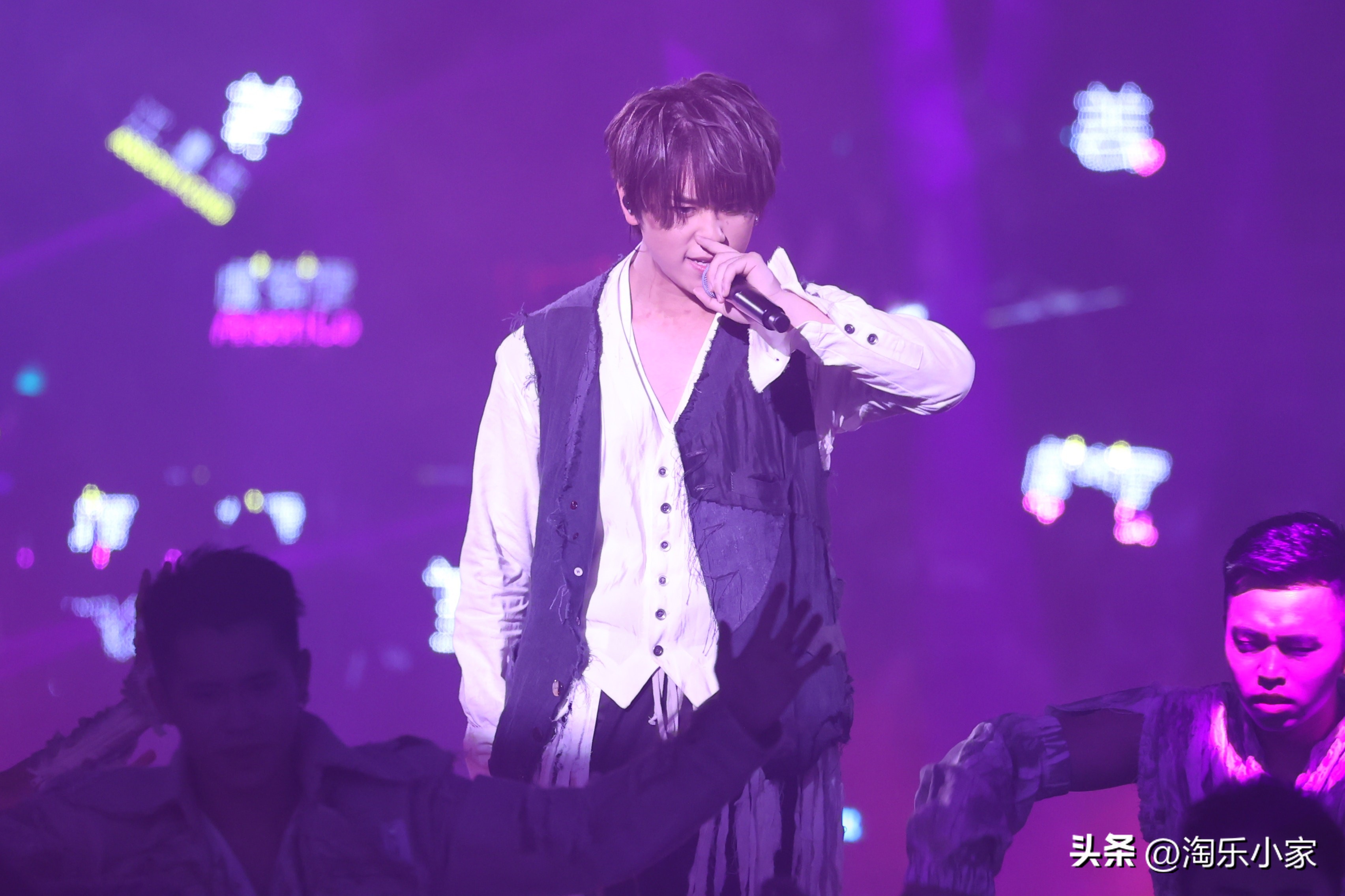 姜涛国际歌迷会激动澄清已退回票钱︰我们没骗人又没赚到钱