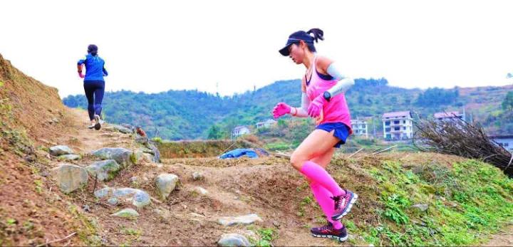 运动老乡(106)永州巅峰跑赛途中捆鞋带