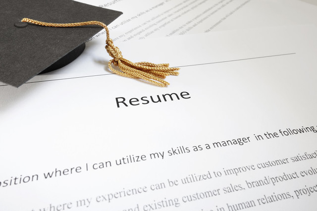 应届毕业生如何写销售的职位简历,应届毕业生平面设计师简历怎么写