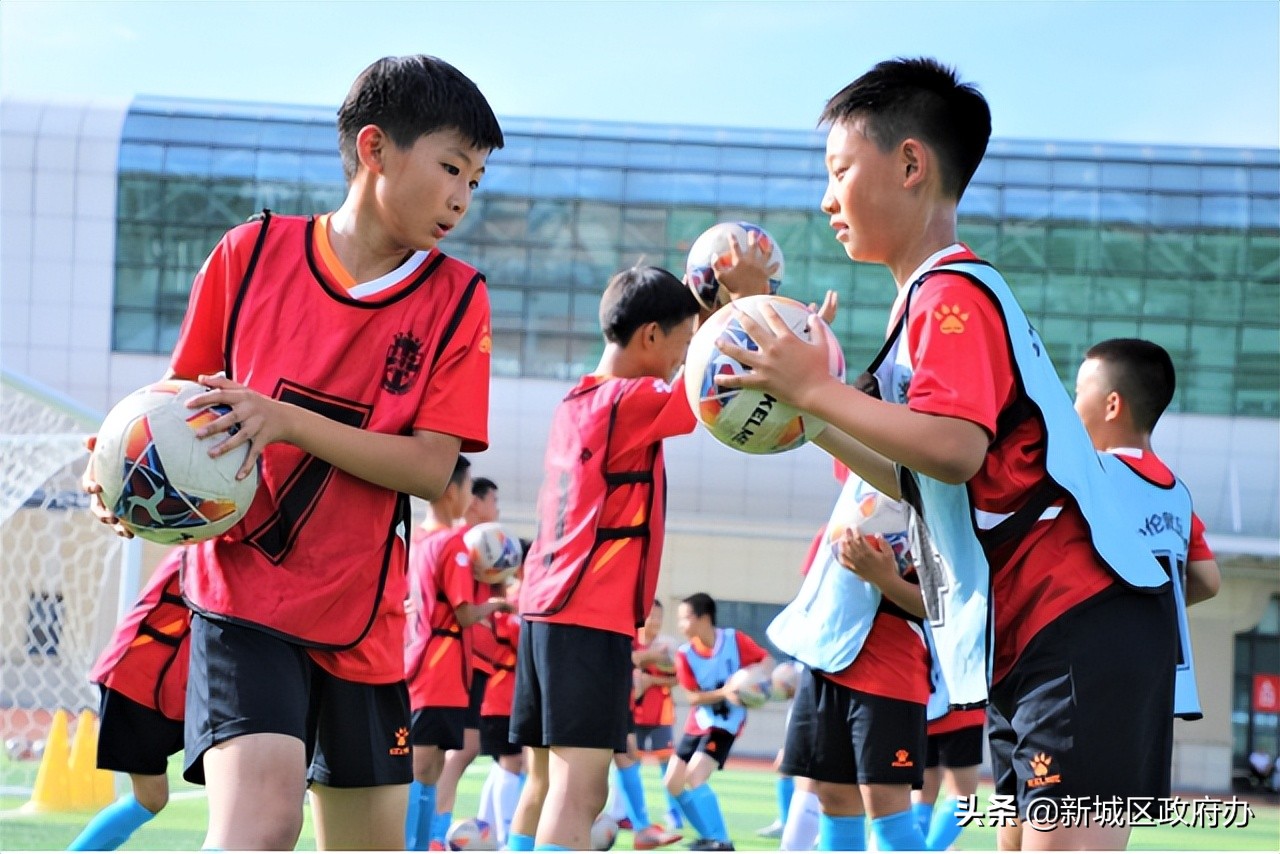 呼和浩特暑假体育训练营,呼和浩特少儿足球暑期营招生