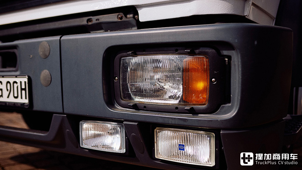 车龄32年性能如新，带你看德国卡车收藏家的爱车：奔驰MK1222S