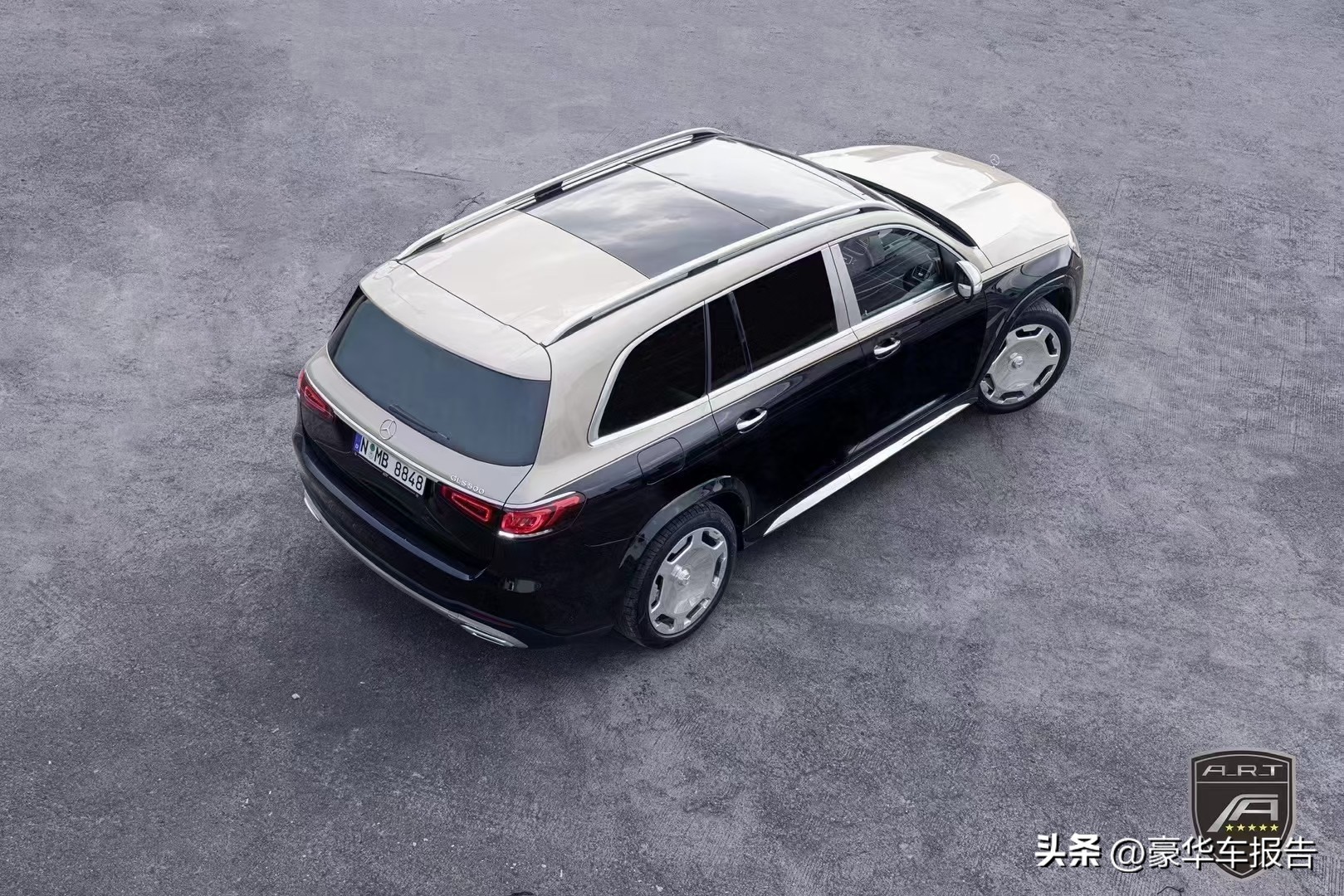 奔驰gls600迈巴赫2022款4座版,奔驰gls400跟迈巴赫的gls600不同