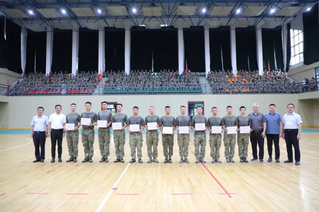 盐城市初级中学2023年“铁军国防训练营”闭营仪式隆重举行