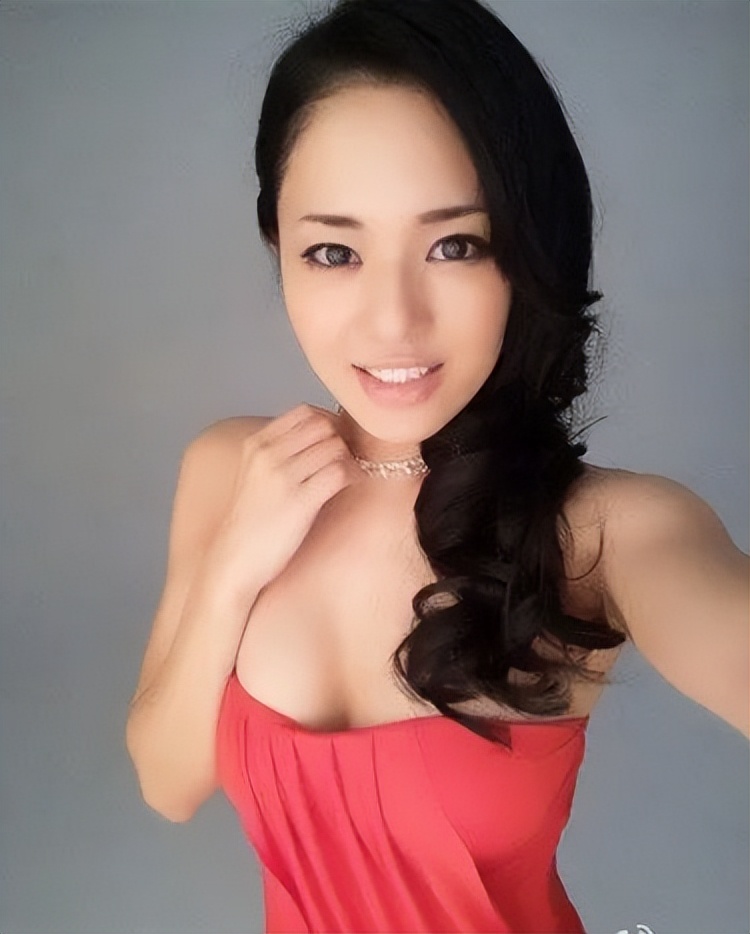 她才是宅男们的“真·启蒙老师”