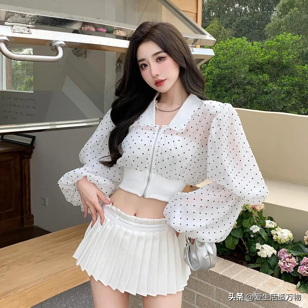 2023时尚印花镂空短袖T恤高腰紧身显瘦设计小众绑带短款上衣