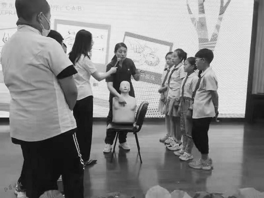 小儿中暑处置方式,儿童中暑的正确处理