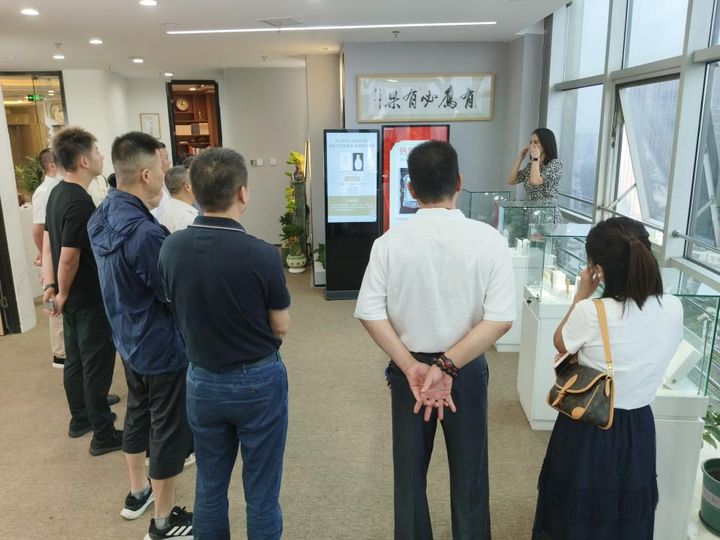 四川闽南商会走进新新盛唐集团，一生健康从“头”开始