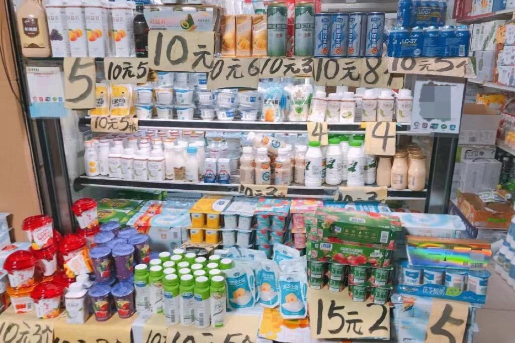 假期被大鱼大肉“齁”到了？快来小吃街换换口味吧