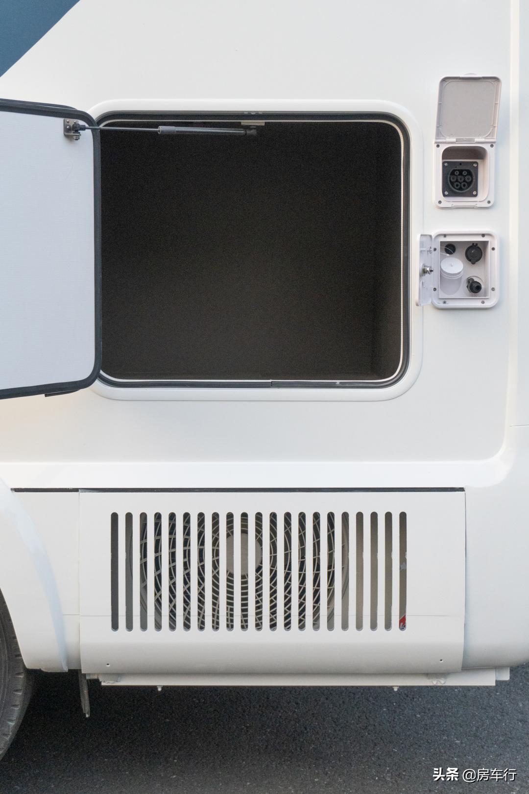 隔断式厨房，15度电+1700W太阳能，新星五十铃700P旅行官纵床版