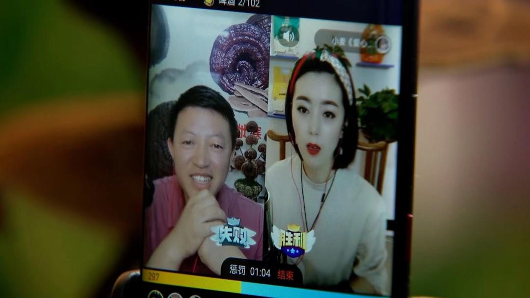 拿起锄头能种地，举起手机能赚钱，他们是怎么做到的？