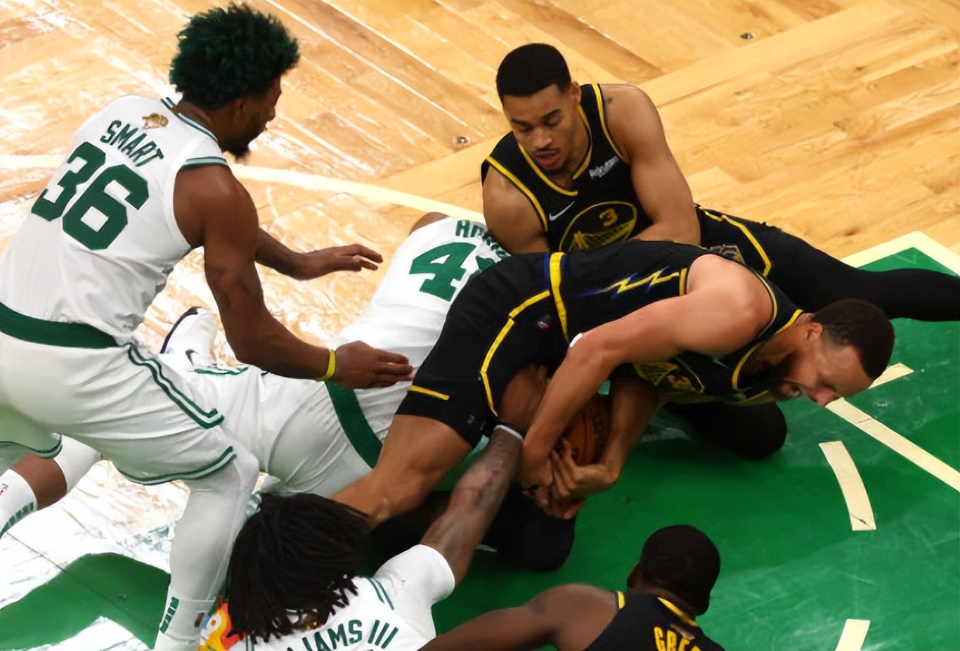 SeeroFit｜库里第一个FMVP，NBA夺冠之路背后是运动康复