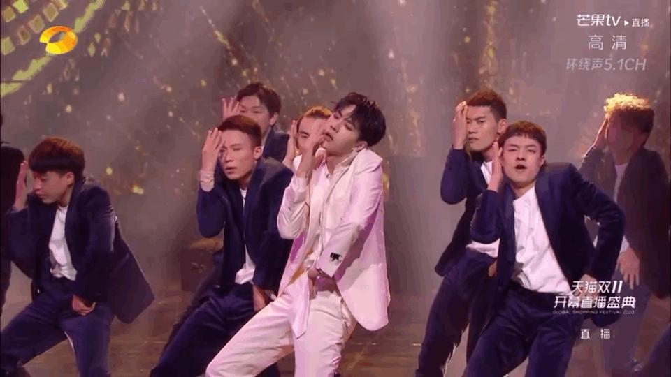 王一博回眸杀蓝湛,王一博跳舞杀马特