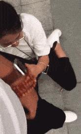 想穿这样的衣服还怕别人看见吗,穿这样的衣服出门真的不尴尬吗