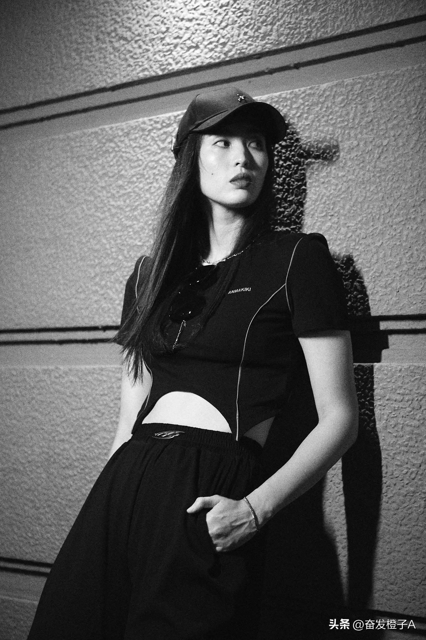 女足最美门将赵丽娜，美貌与实力兼具，身材出众，堪比模特