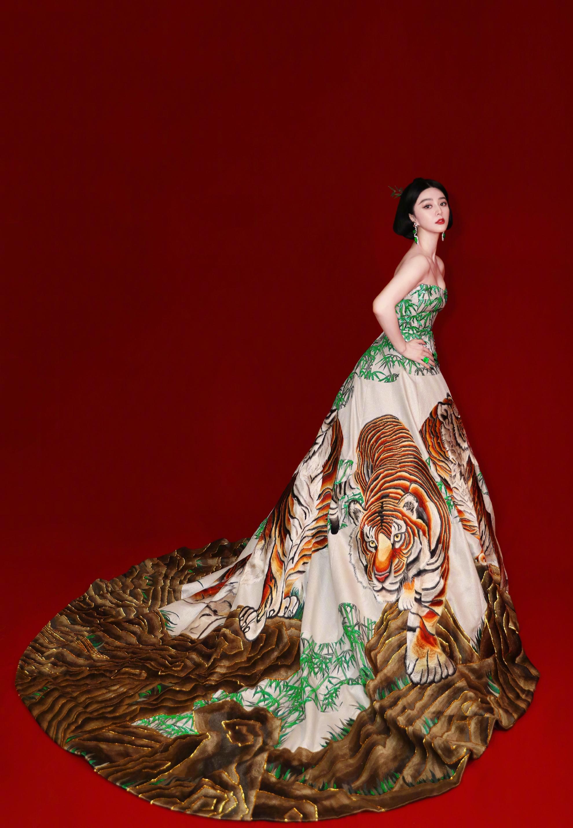 戛纳电影节闭幕范冰冰礼服,范冰冰戛纳闭幕式礼服刘诗诗