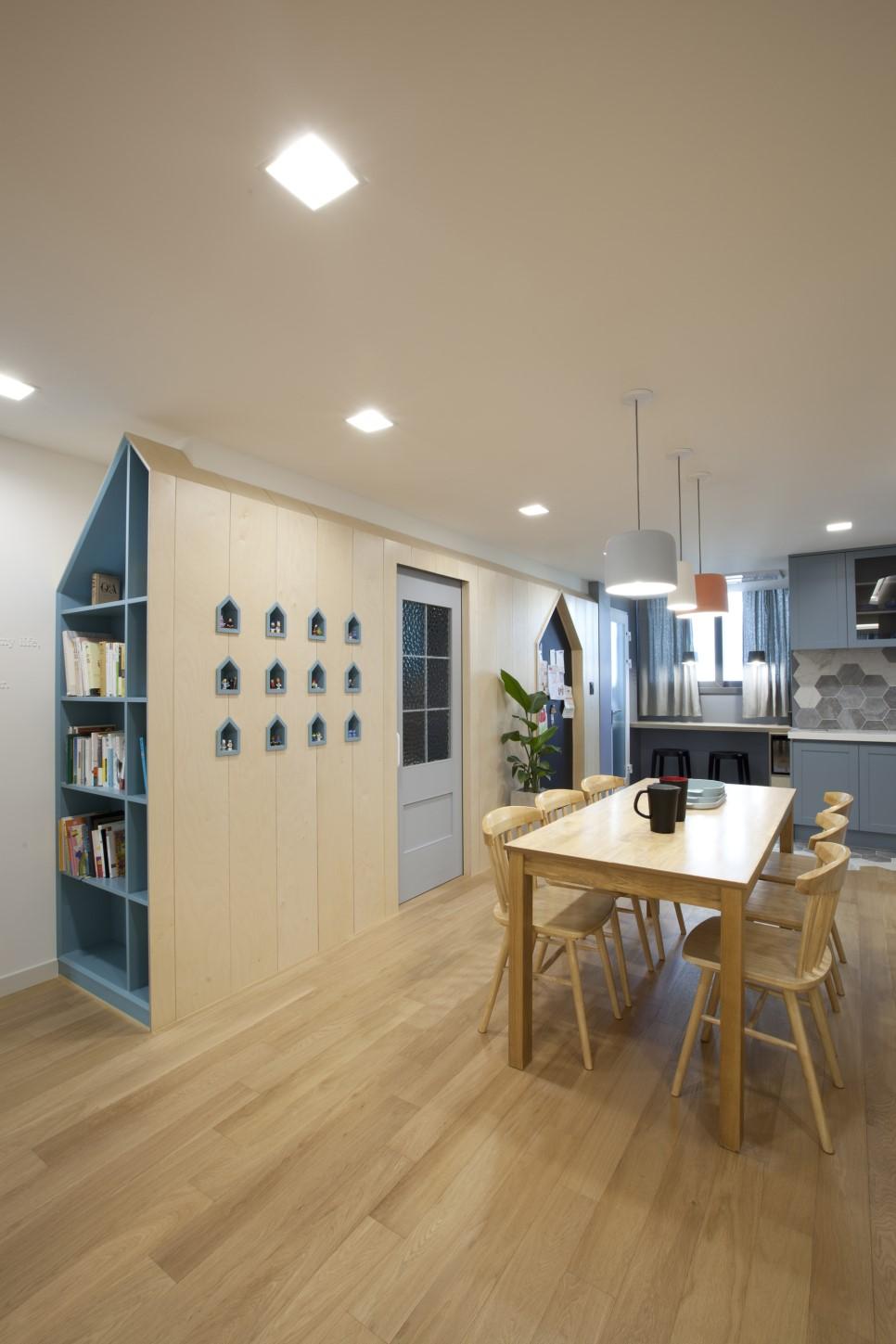 客厅电视背景墙做成收纳柜,小户型不做电视柜如何增加收纳