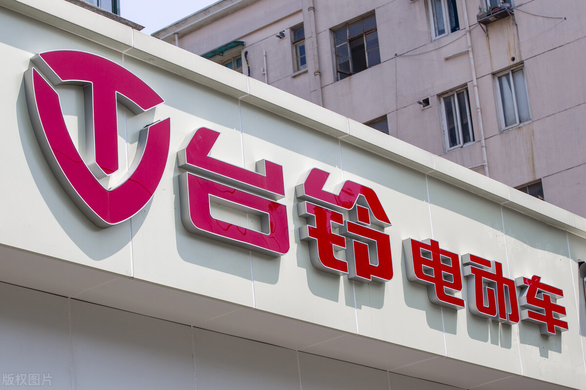 雅迪冠能e10和艾玛指挥官续航能力,雅迪爱玛台铃电动车哪种最好