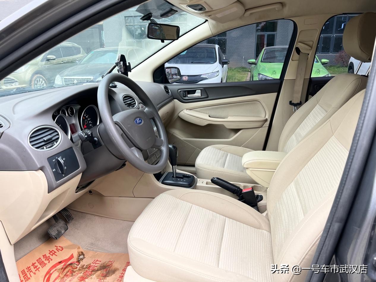 13年福克斯三厢1.6经典舒适型价格,2013款经典福克斯三厢置换多少钱