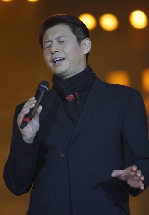 程前：与前妻离婚27年，娶小娇妻51岁当爹，如今前妻生活怎么样了