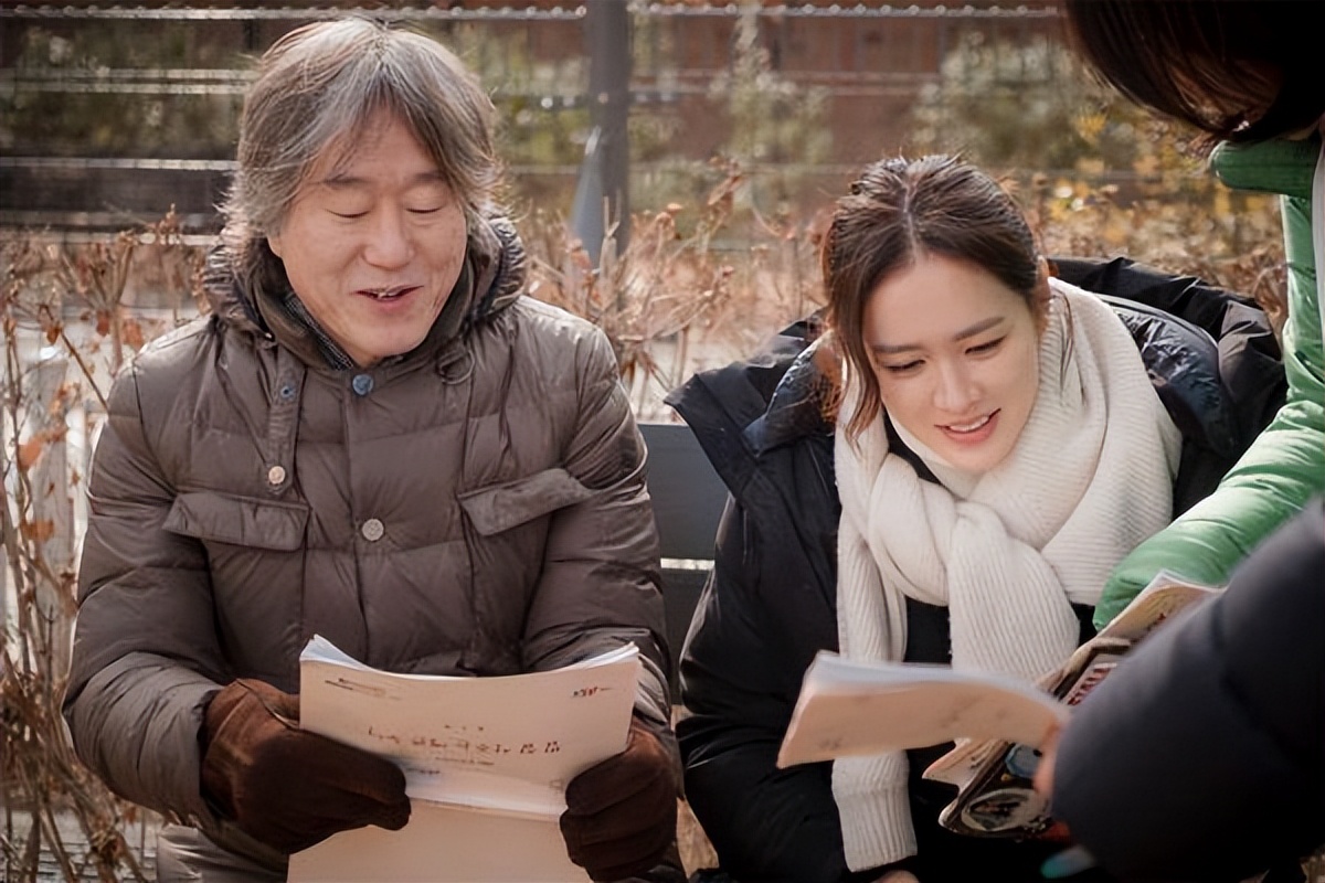 生存实践的情感联系，为生活赋予仪式化，突出对美好愿景的追求