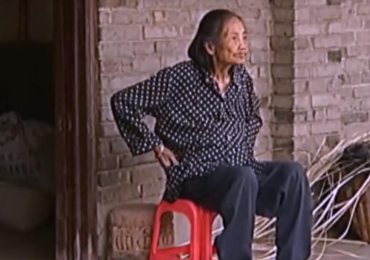 2007年四川90岁老妇，腹中怀子60年未生，后检查发现胎儿没有腐烂