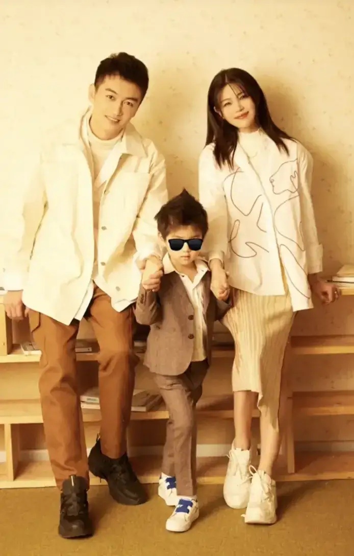 《半熟恋人2》中，陈晓陈妍希的微信头像都是关于对方的，好有爱