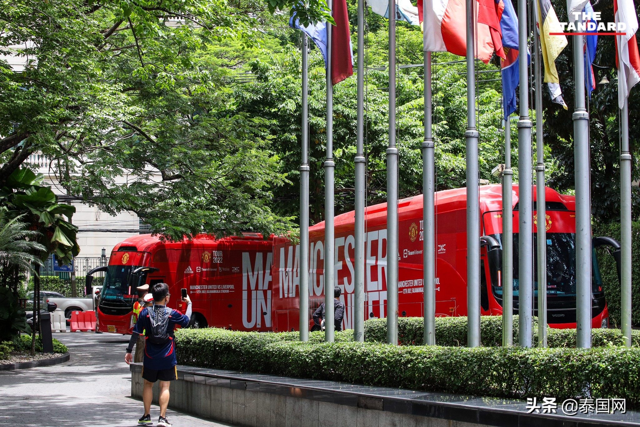 曼联接布罗姆奎斯特,曼联包机