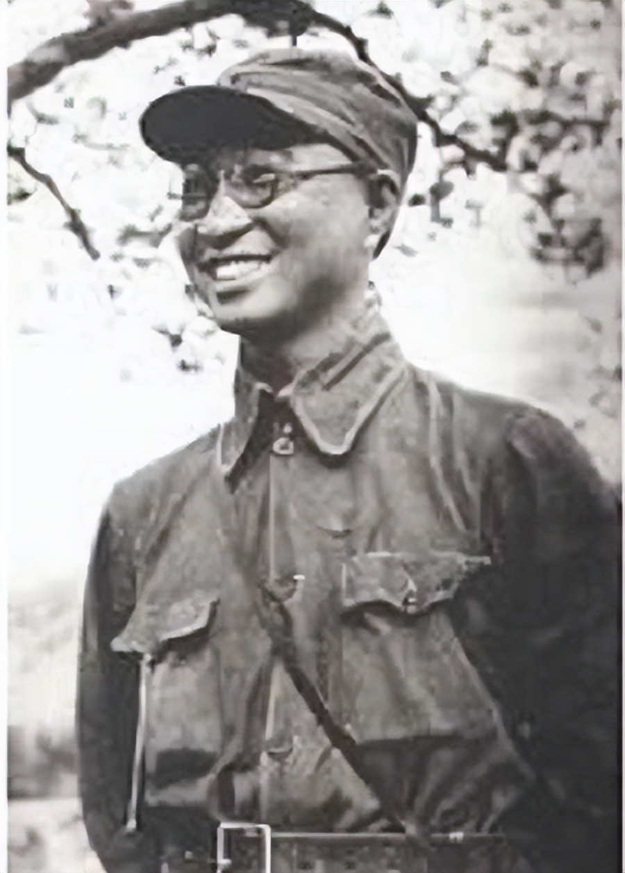 开国上将*锡联陈**:妻子是大将妻妹,小儿子北大毕业,授衔中将