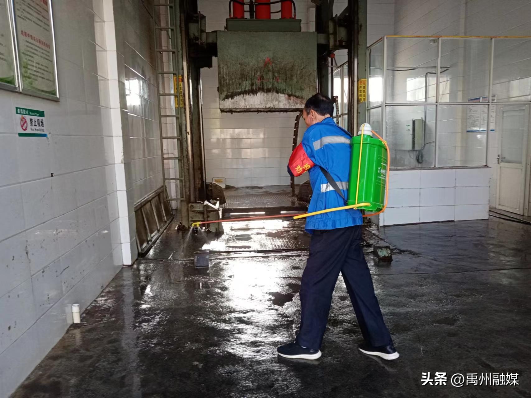 禹州环卫:干净整洁迎国庆同心共创文明城