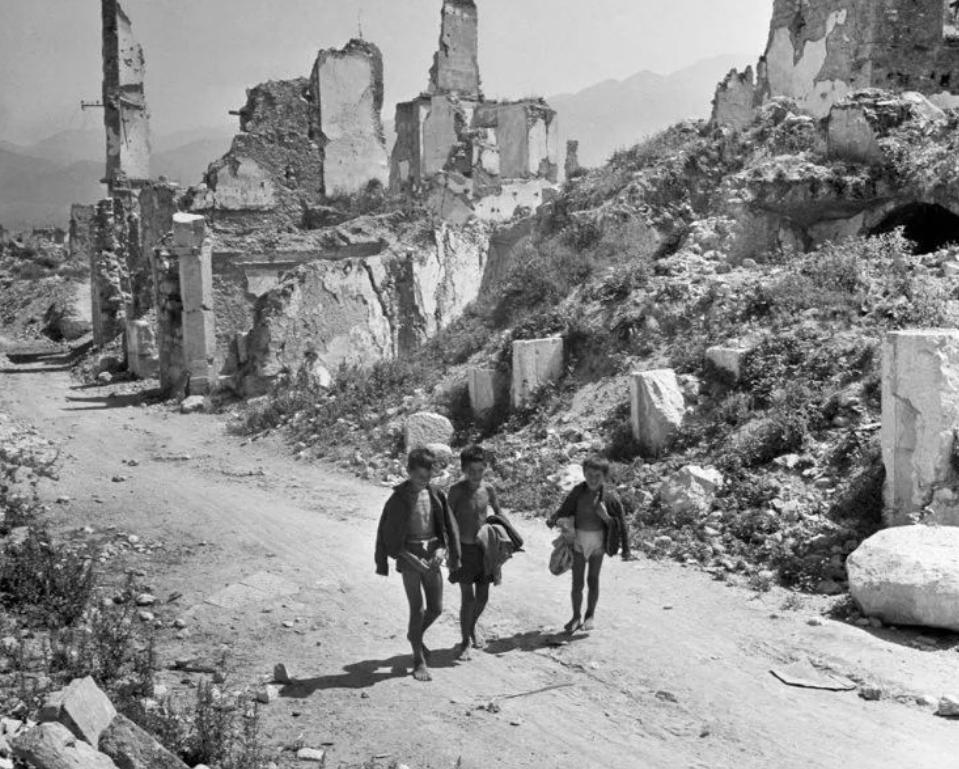 嫦娥四号在月球背面拍到什么,嫦娥四号在月球背面发现石碑